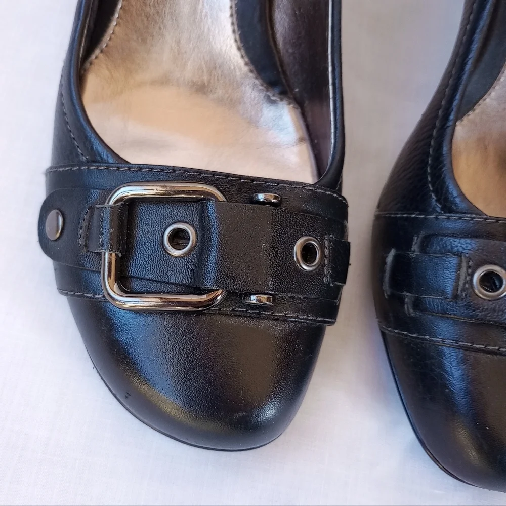 Sofft▪️Black Leather Heel w/ buckle design